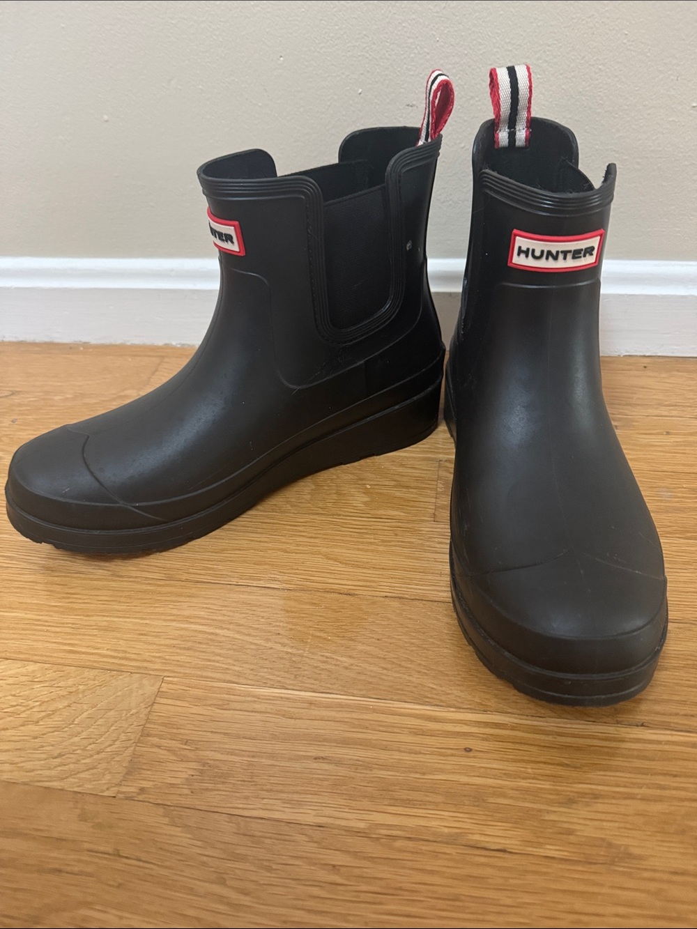 Hunter women’s Black Chelsea Rain Boots with Red Trim